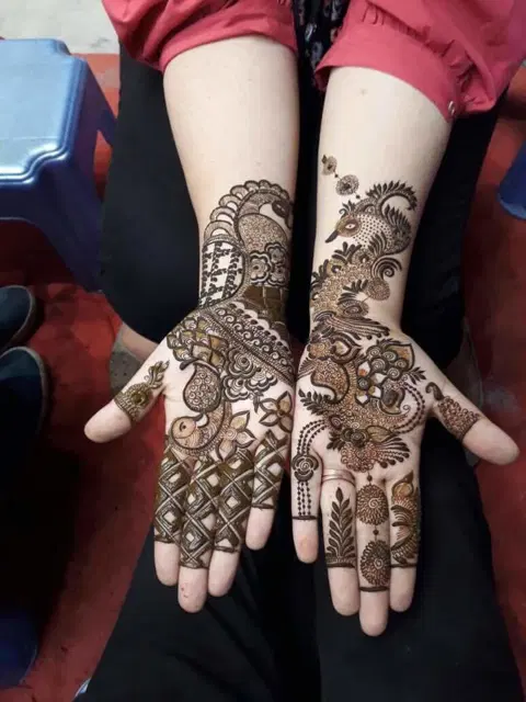 front hand mehndi design