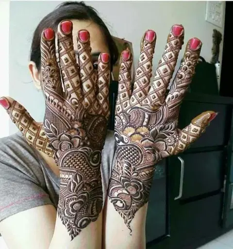 back hand mehndi design