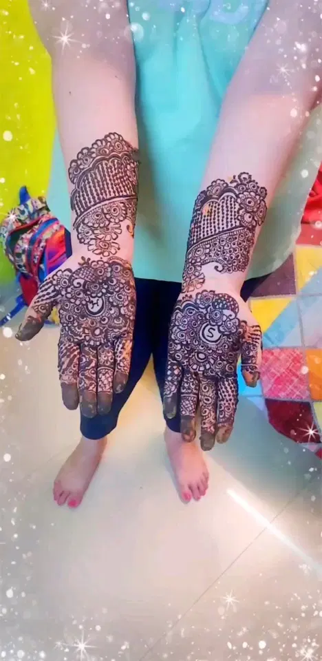 front hand mehndi design