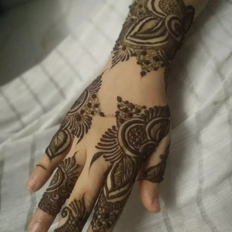 Finger Mehndi Design with Hearts