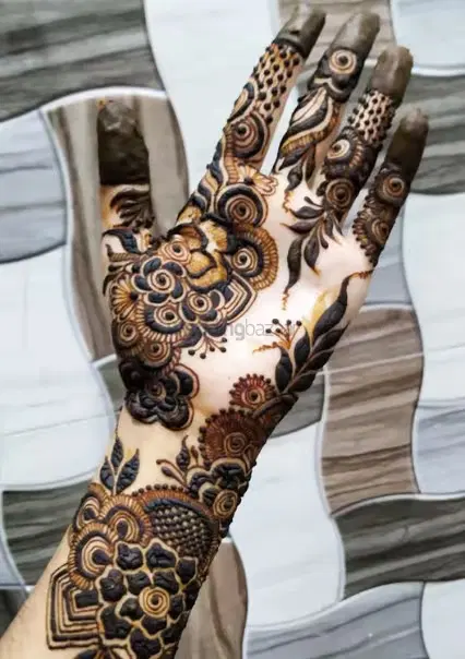back hand mehndi design