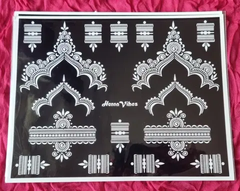 simple lotus mehndi design