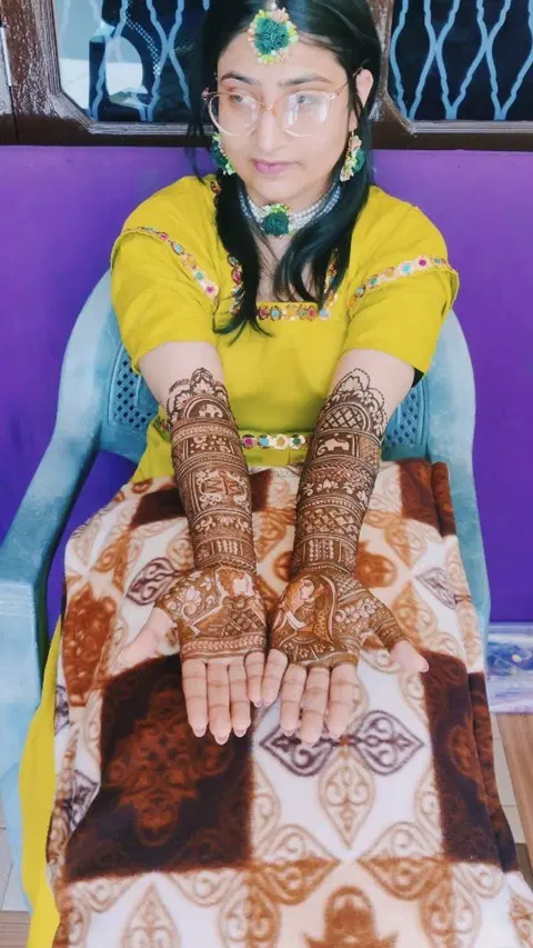 figure full hand mehndi design