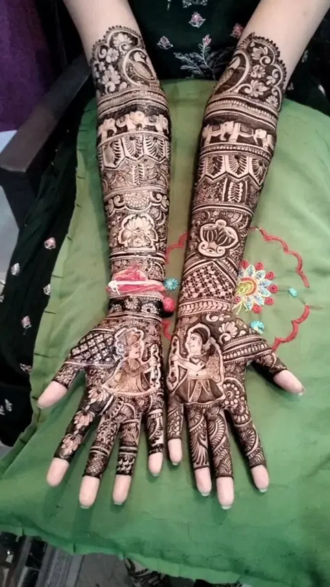 figure front hand mehndi design