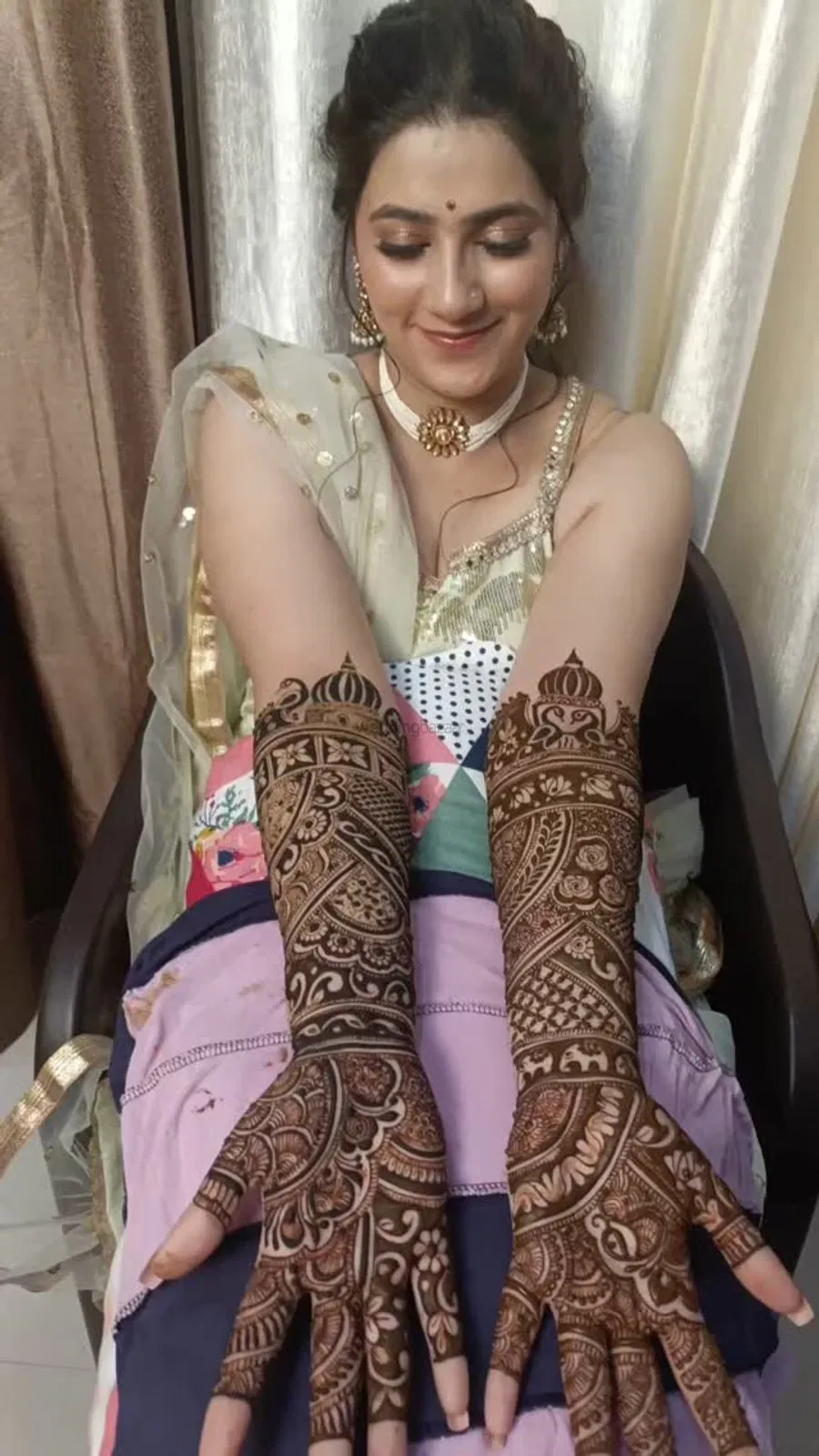 Front Hand Mehndi Design with Figures (2)