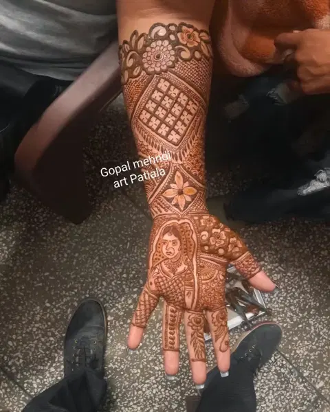 front hand mehndi design