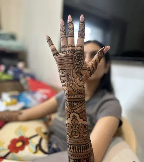 full hand mehndi design