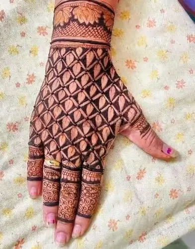 heart mehndi design