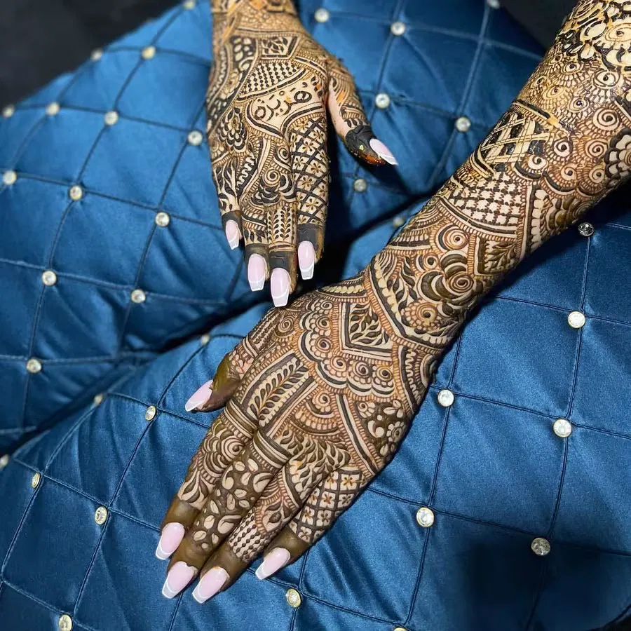 Back Hand Mehndi Design