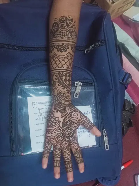 front hand mehndi design