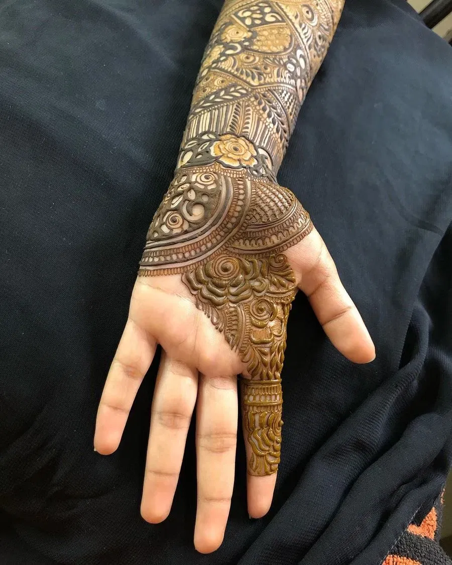 Front Hand Mehndi Design (2)
