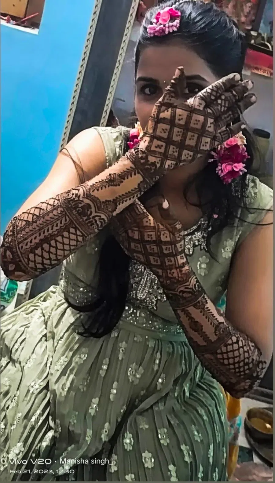 Back Hand Mehndi Design
