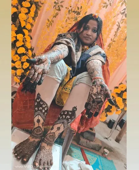back hand mehndi design