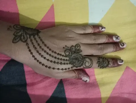 arabic simple back hand mehndi design