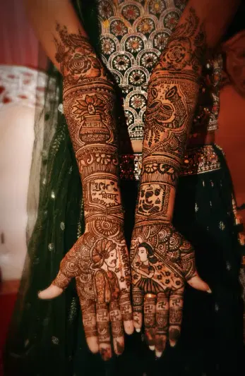 figure front hand mehndi design