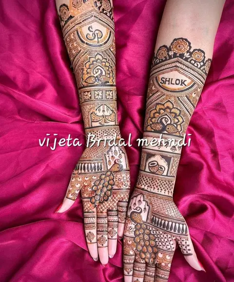 figure front hand mehndi design