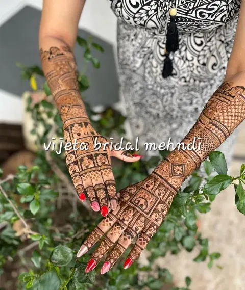 figure full hand mehndi design
