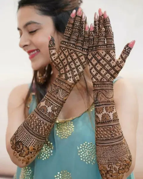 back hand mehndi design