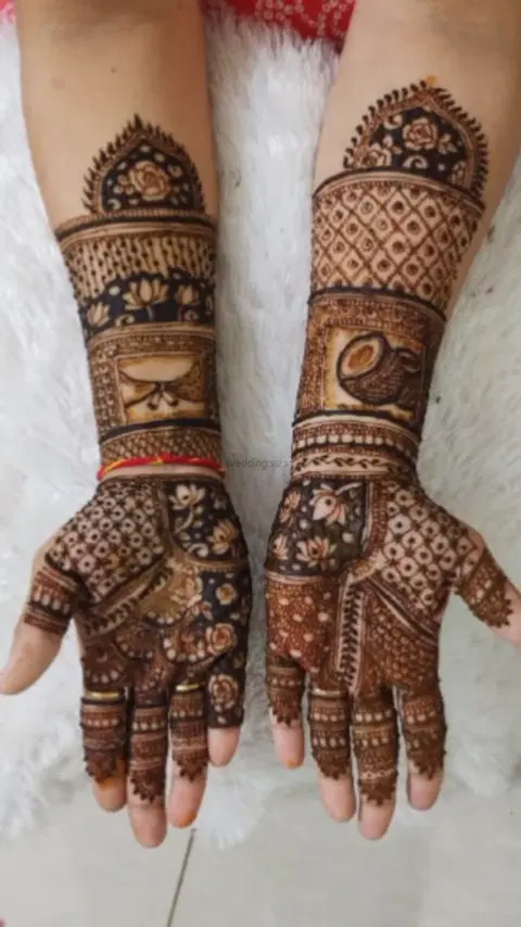 figure front hand mehndi design