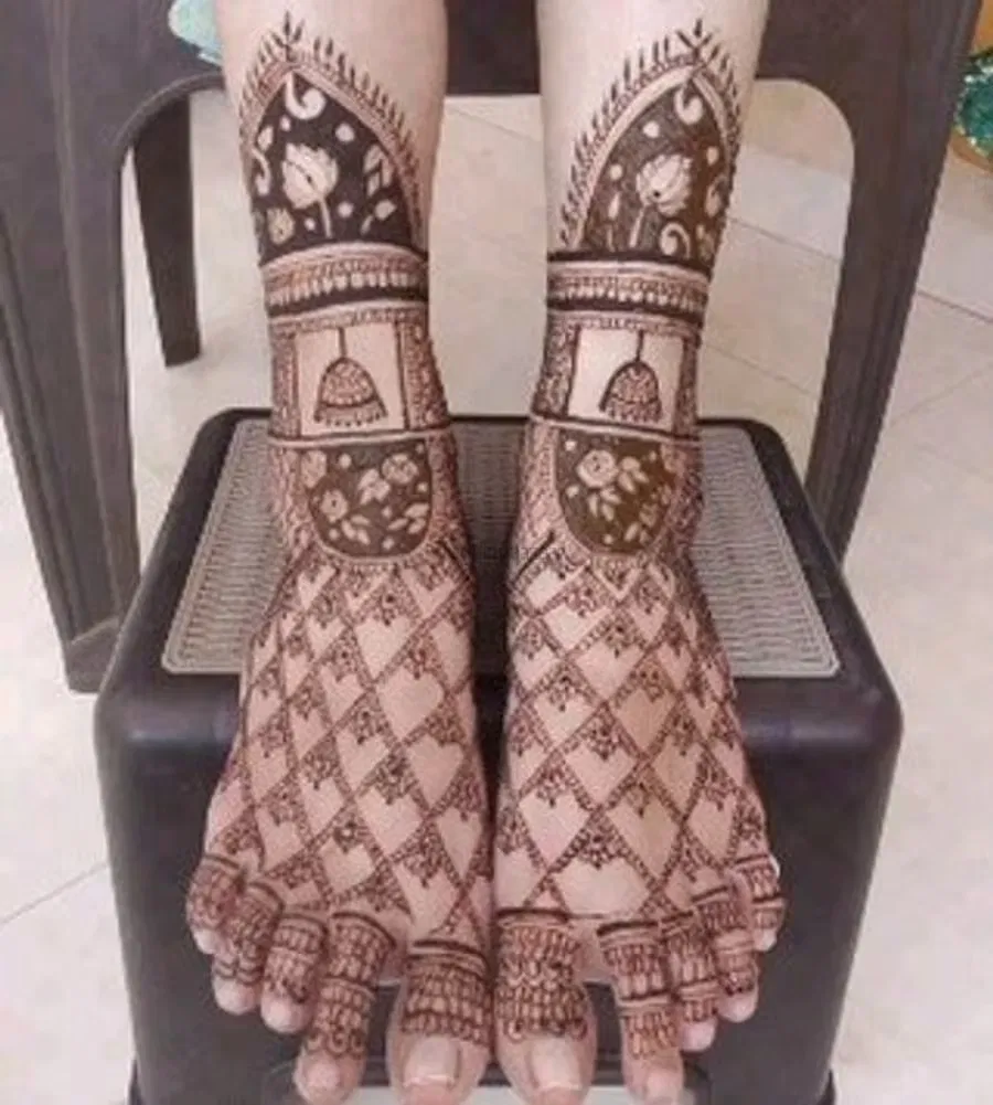 Foot Mehndi Design with Figures and Peacock