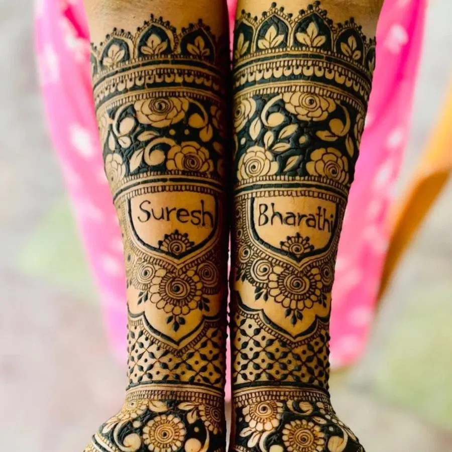 Mehndi Design with Figures and Hearts