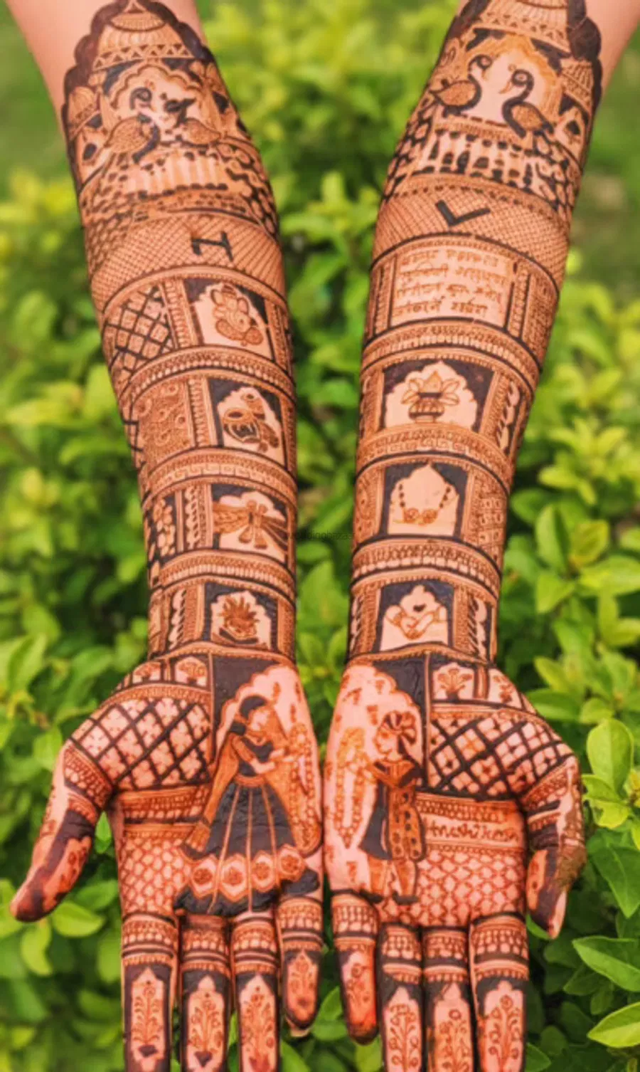 Mehndi Design with Figures