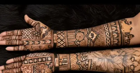 front hand mehndi design