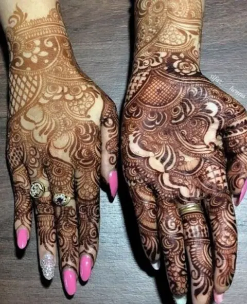 back hand mehndi design