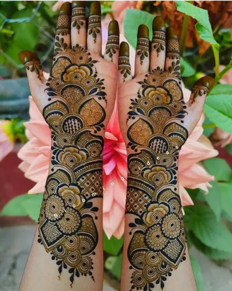 heart mehndi design
