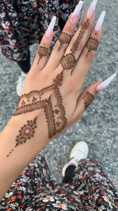 aesthetic arabic back hand mehndi design