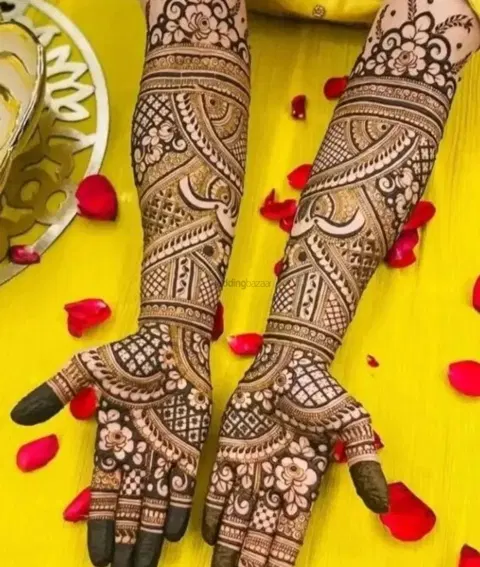figure front hand mehndi design