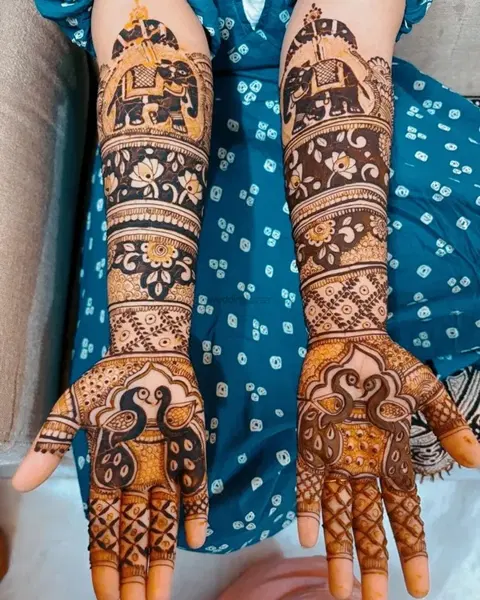 figure front hand mehndi design