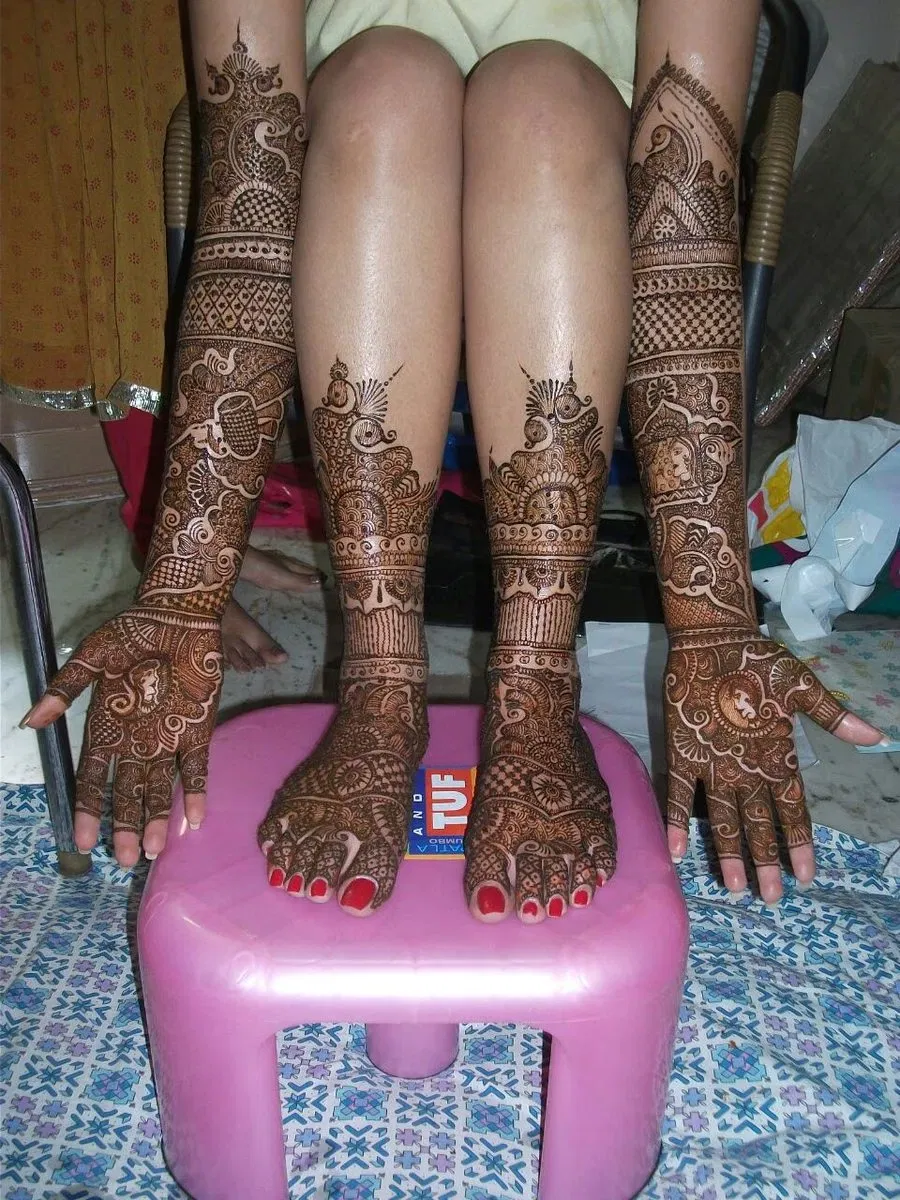 Foot Mehndi Design with Figures