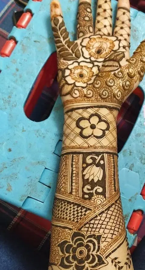 full hand mehndi design