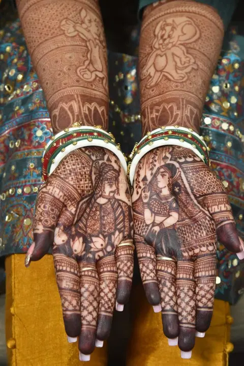 figure mehndi design