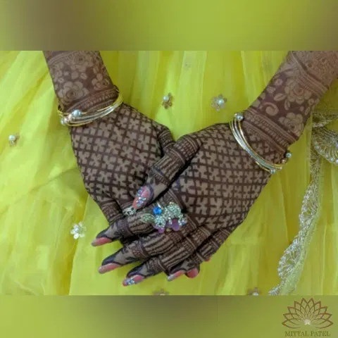 heart mehndi design