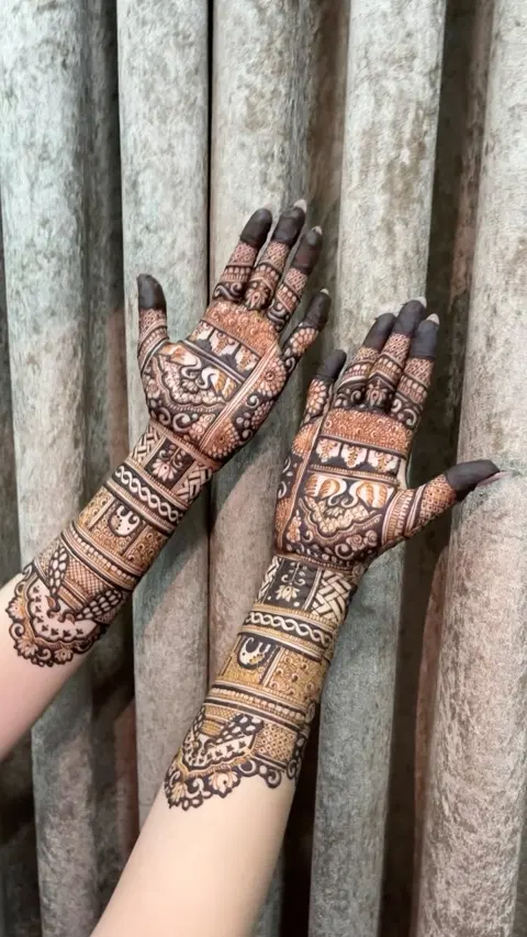 figure back hand mehndi design