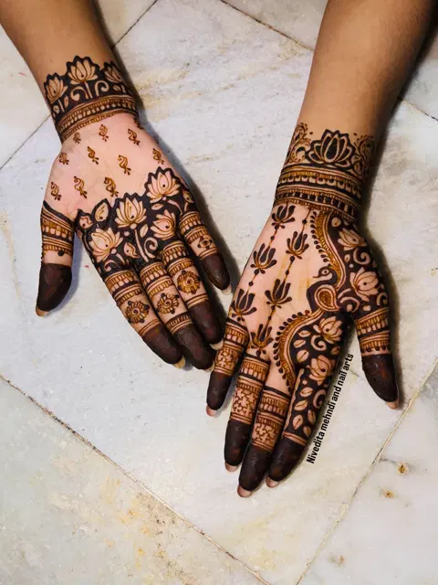 back hand mehndi design
