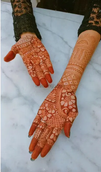 front hand mehndi design