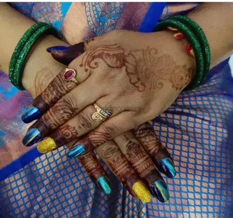 back hand mehndi design