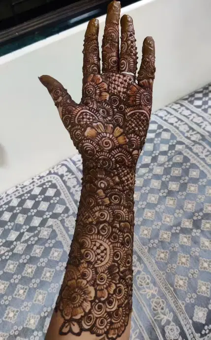 front hand mehndi design