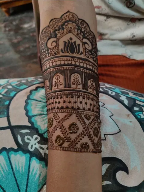 back hand mehndi design