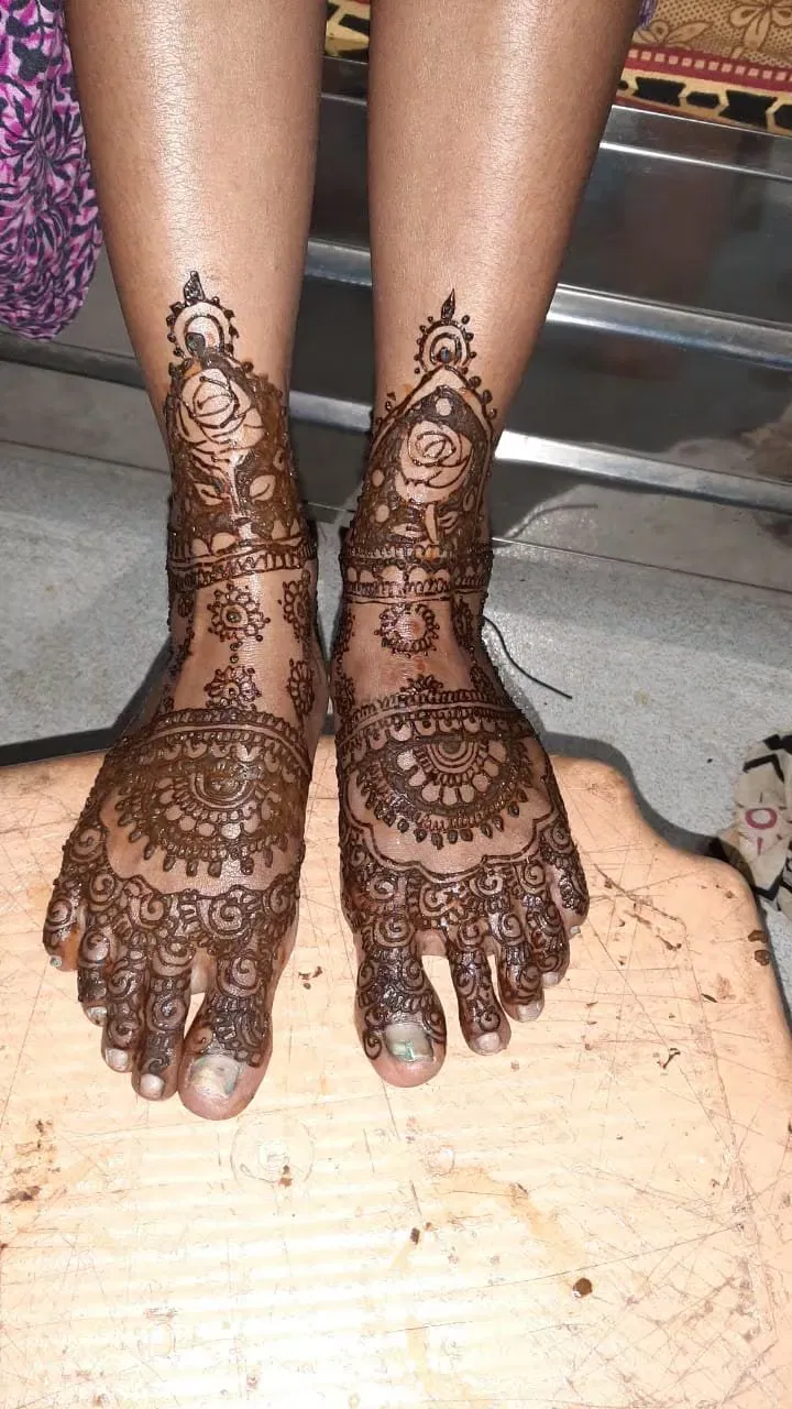 Foot Mehndi Design with Figures