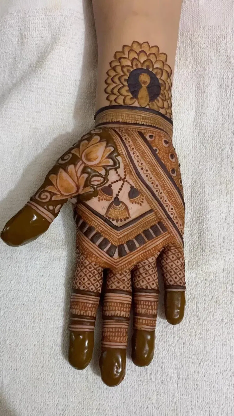 Back Hand Mehndi Design