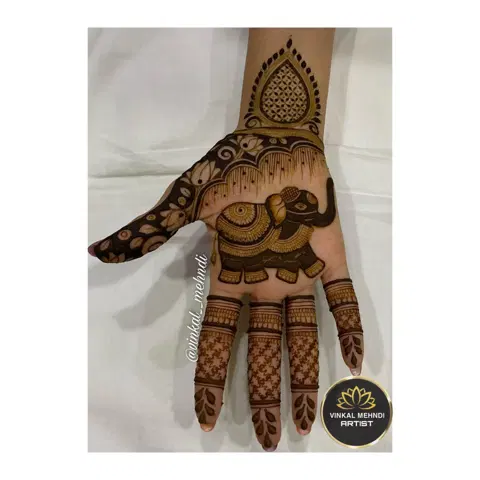 circle back hand mehndi design