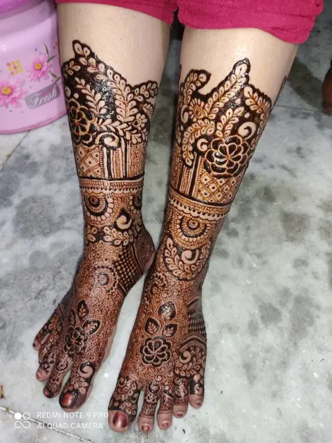 back hand mehndi design