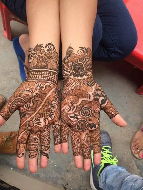 front hand mehndi design