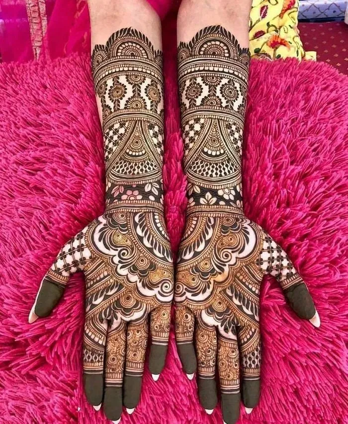 Front Hand Mehndi Design (2)