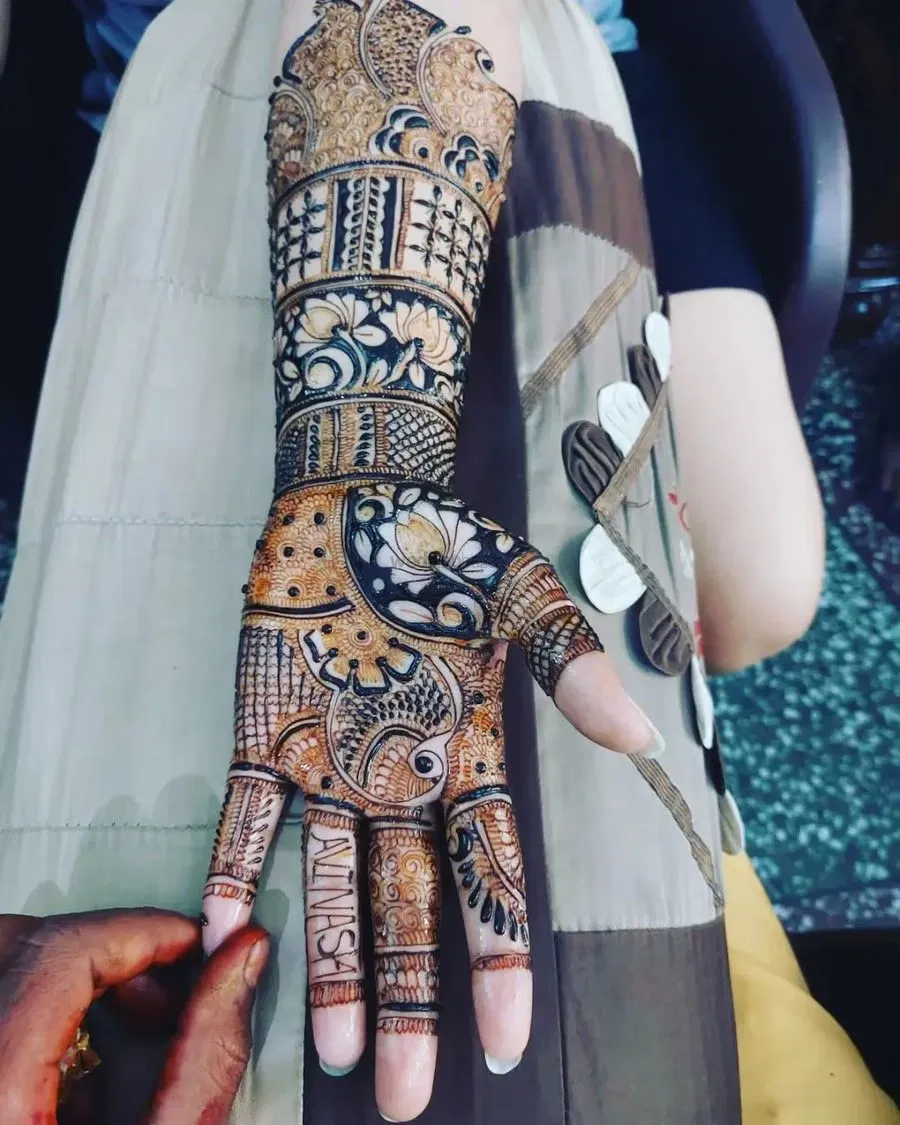Full Hand Mehndi Design with Figures (4)