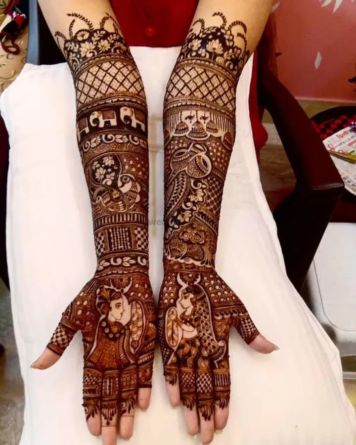 Heavy Front Hand Mehndi Design with Figures and Hearts (3)